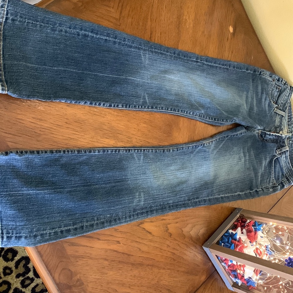 Very cute Bebe jeans, size 28 and in great condition.